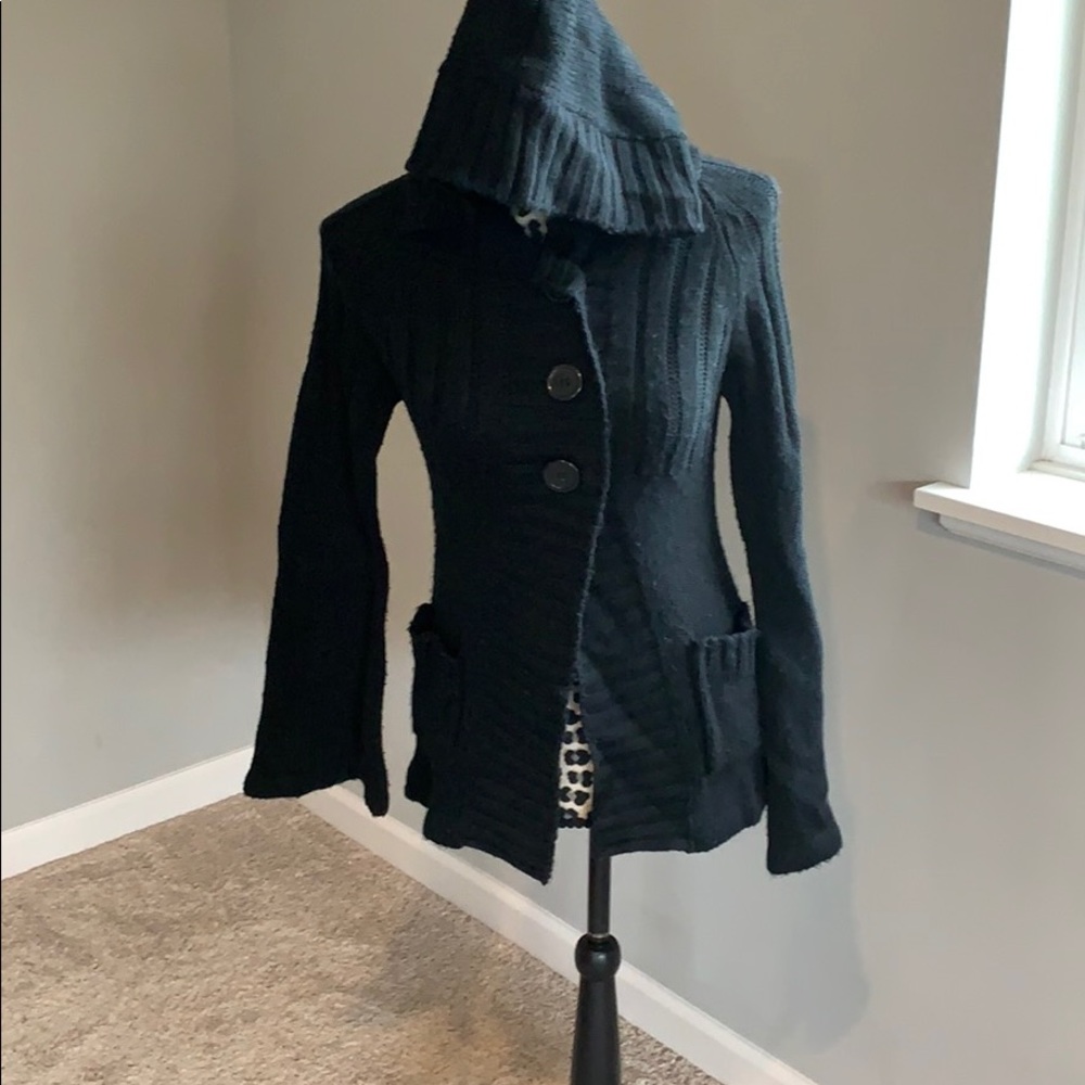 Back button sweater